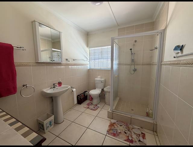 4 BEDROOM DUPLEX FOR SALE IN SCOTTBURGH CENTRAL